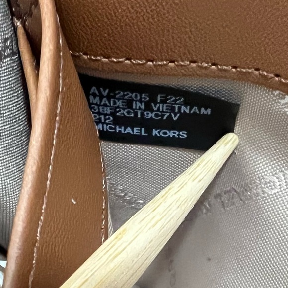 Michael Kors Jet Set Charm Star Print Large Wallet On A Chain Crossbody Bag - Picture 10 of 14